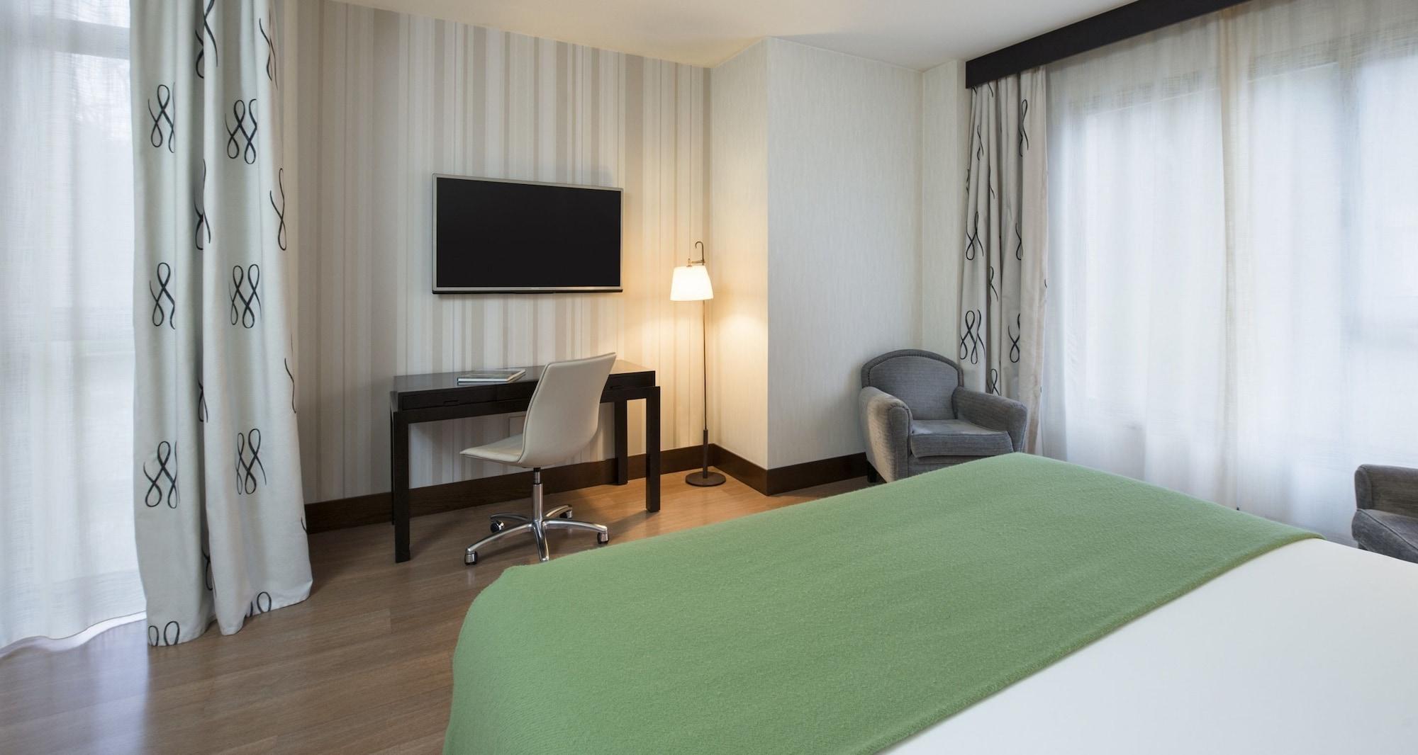 Palacio De Aviles Affiliated By Melia Εξωτερικό φωτογραφία A room at the hotel