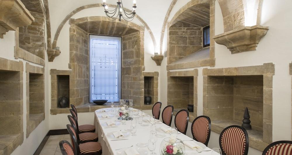 Palacio De Aviles Affiliated By Melia Εξωτερικό φωτογραφία The refectory