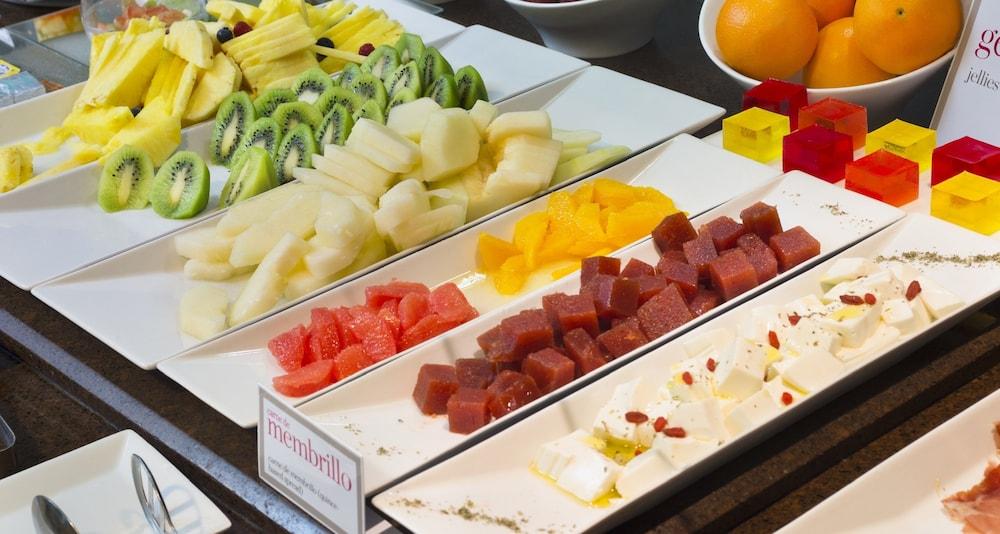 Palacio De Aviles Affiliated By Melia Εξωτερικό φωτογραφία Fruit and cheese at a buffet