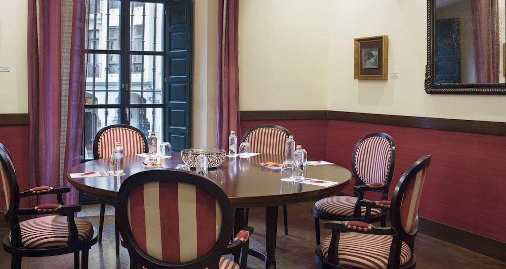 Palacio De Aviles Affiliated By Melia Εξωτερικό φωτογραφία The boardroom