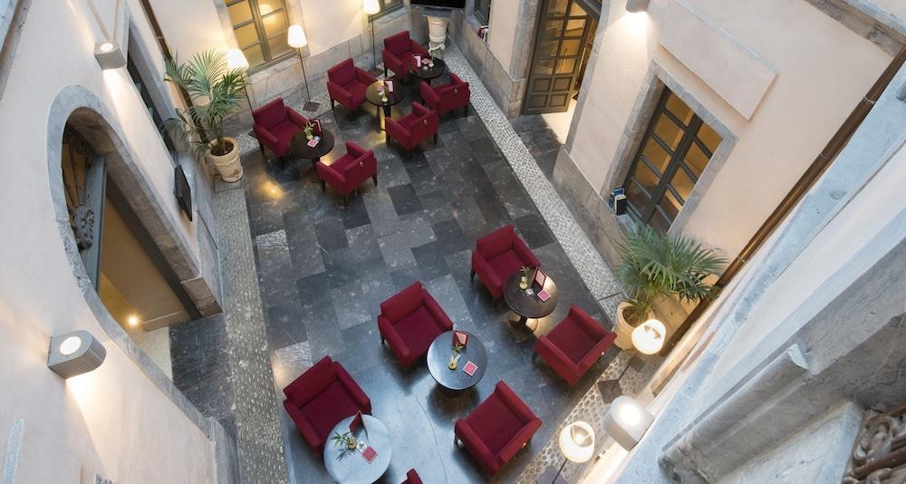 Palacio De Aviles Affiliated By Melia Εξωτερικό φωτογραφία The lobby of the hotel