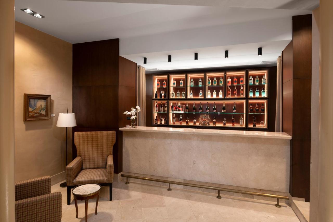 Palacio De Aviles Affiliated By Melia Εξωτερικό φωτογραφία A bar in a hotel