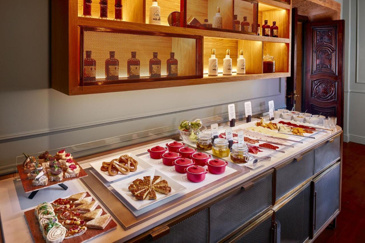 Palacio De Aviles Affiliated By Melia Εξωτερικό φωτογραφία A buffet at a hotel