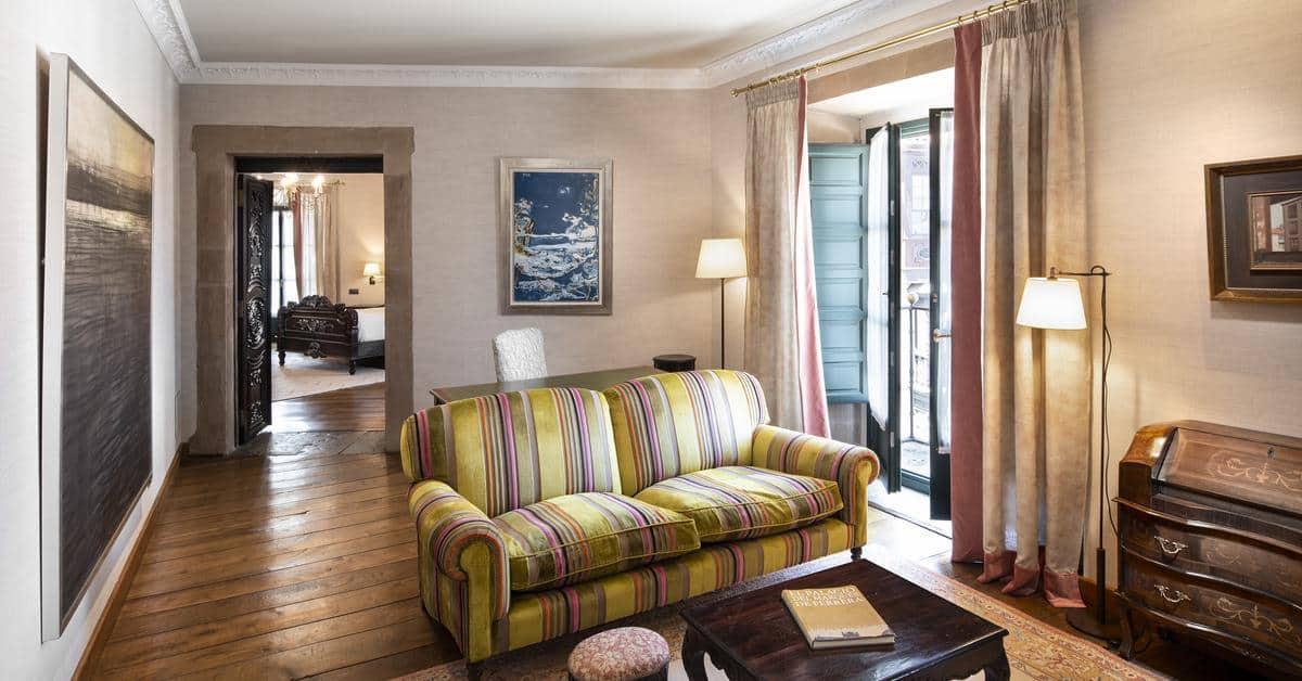 Palacio De Aviles Affiliated By Melia Εξωτερικό φωτογραφία A suite at the Hotel de Crillon