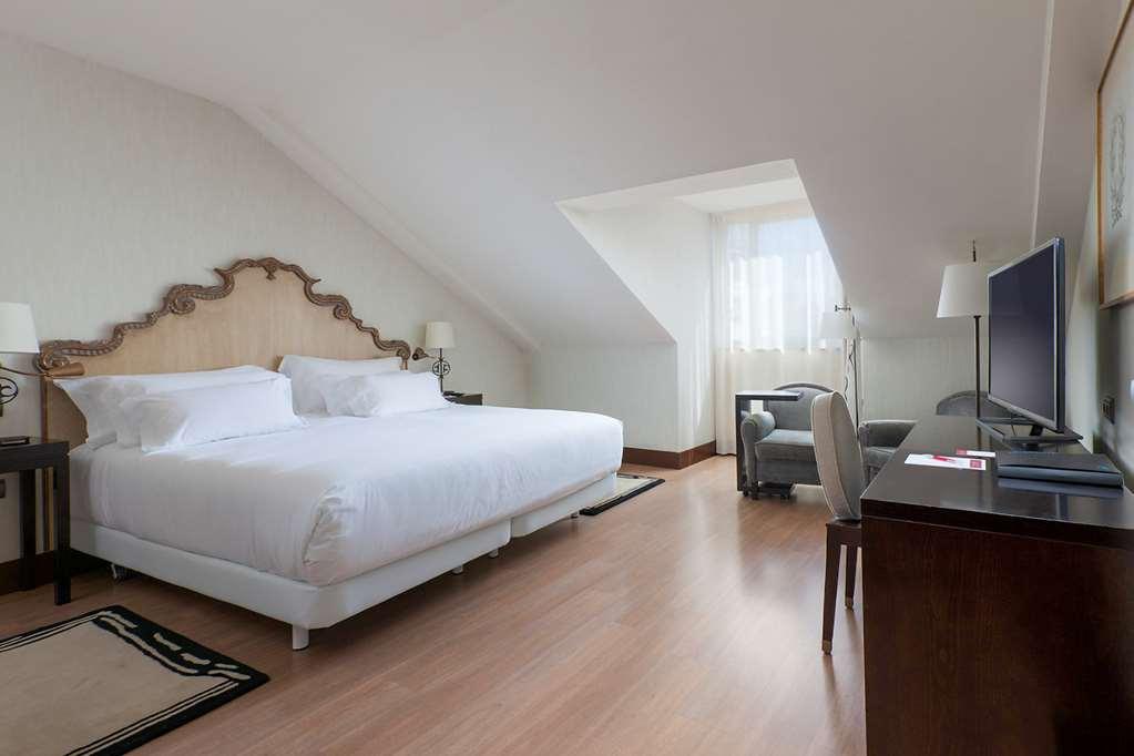 Palacio De Aviles Affiliated By Melia Δωμάτιο φωτογραφία A room at the Hotel Palace Madrid