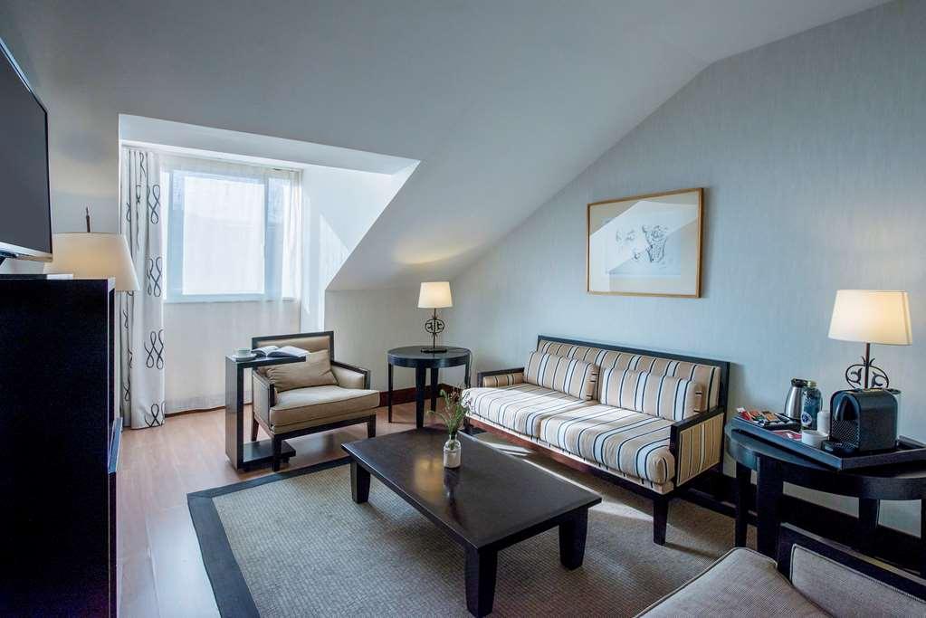 Palacio De Aviles Affiliated By Melia Δωμάτιο φωτογραφία A suite at the Mandarin Oriental, Munich