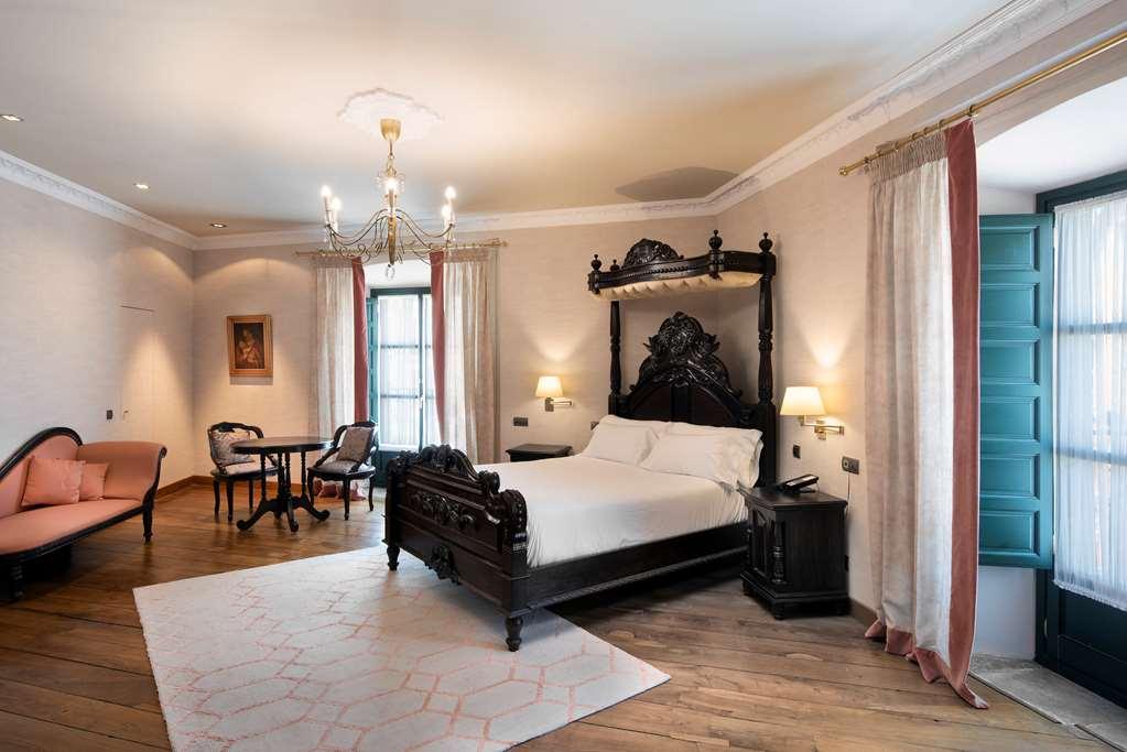 Palacio De Aviles Affiliated By Melia Δωμάτιο φωτογραφία A room at the hotel