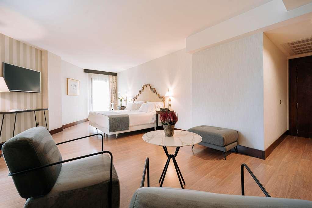 Palacio De Aviles Affiliated By Melia Δωμάτιο φωτογραφία A room at the hotel