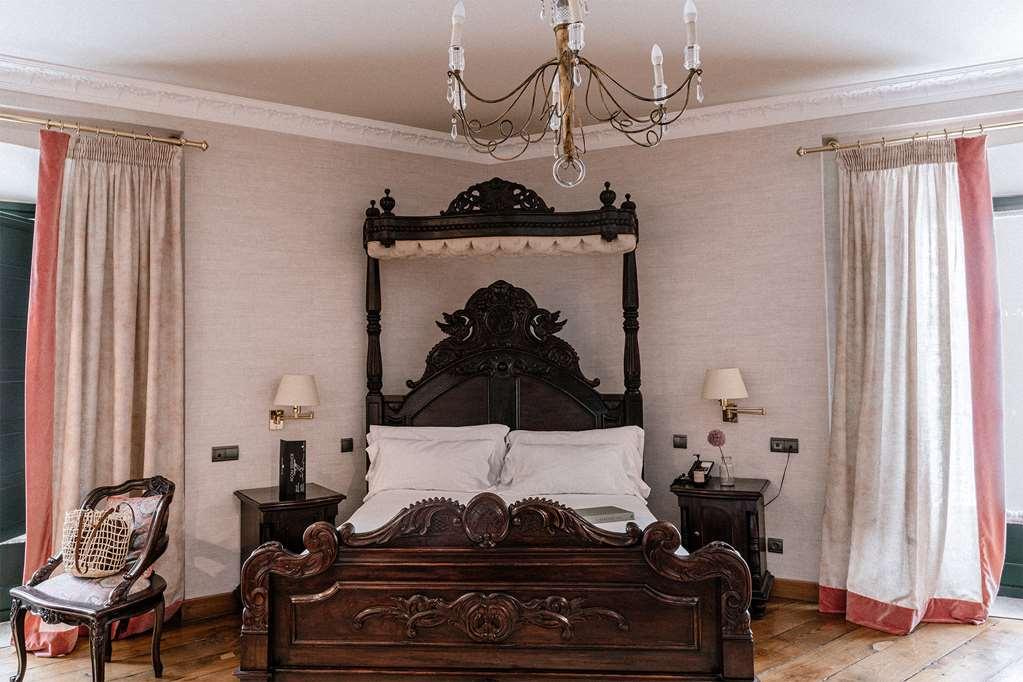 Palacio De Aviles Affiliated By Melia Δωμάτιο φωτογραφία A bedroom at the hotel