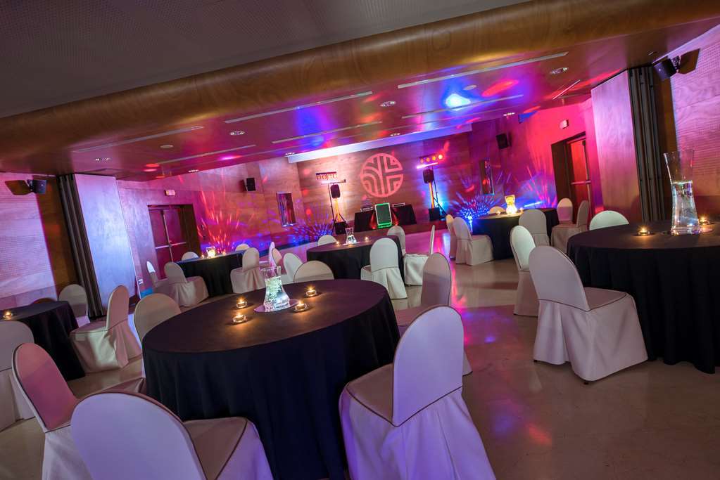 Palacio De Aviles Affiliated By Melia Εξωτερικό φωτογραφία The interior of the 100 Club